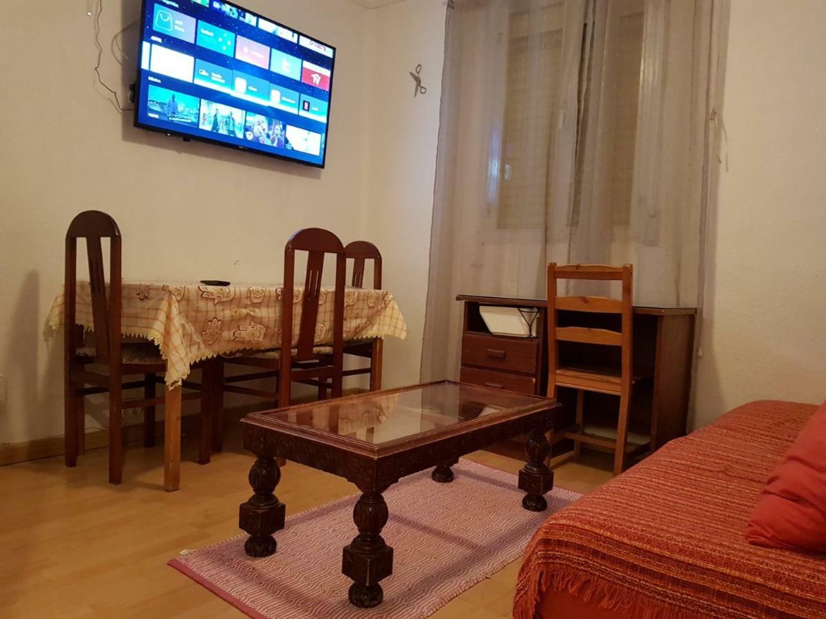 Homestay Perales Habitación en casa particular Madrid